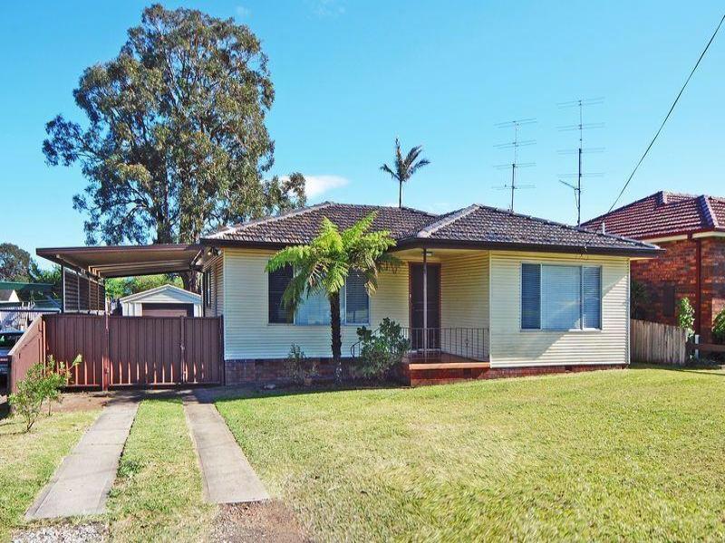 32 Barton Street, Oak Flats, NSW 2529