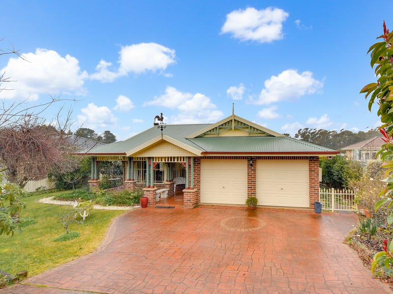 242 Blaxland Road Wentworth Falls Nsw 2782 Property Details