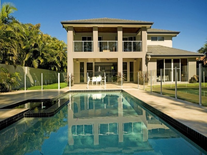 8206 Magnolia Drive W, Hope Island, QLD 4212