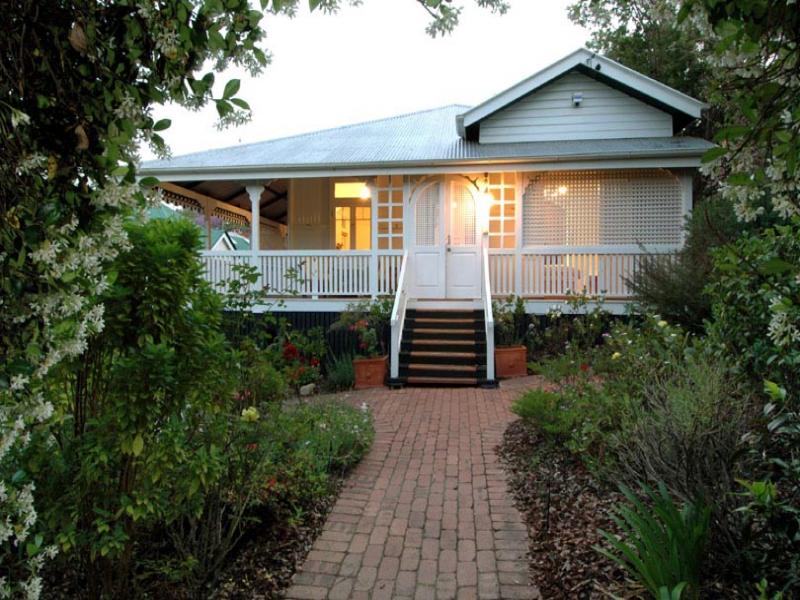 17 Barlow Street, Clayfield, QLD 4011