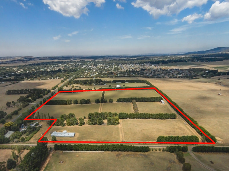 11 Ochiltrees Road, Romsey, Vic 3434 Property Details