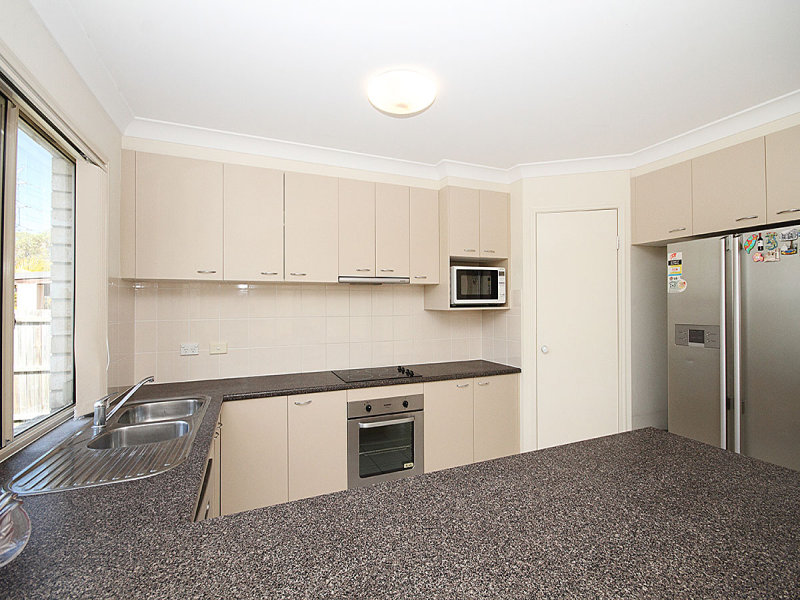 16 Holland Place, Carindale, Qld 4152 Property Details