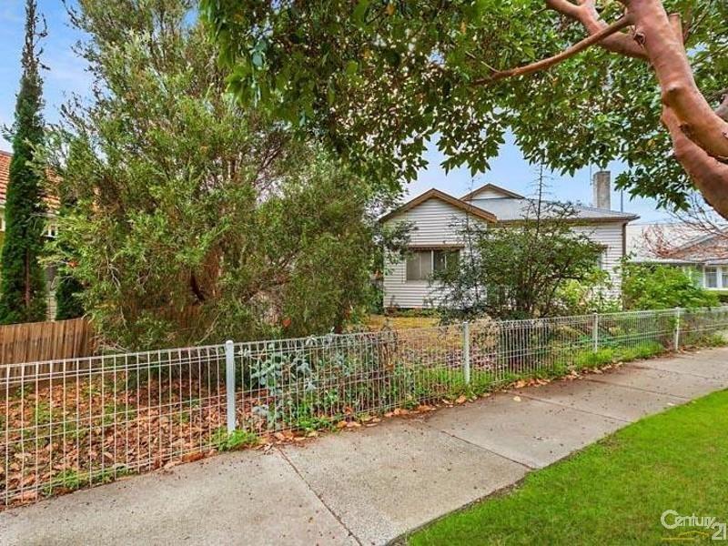 18 Lenore Crescent, Williamstown, Vic 3016 Property Details