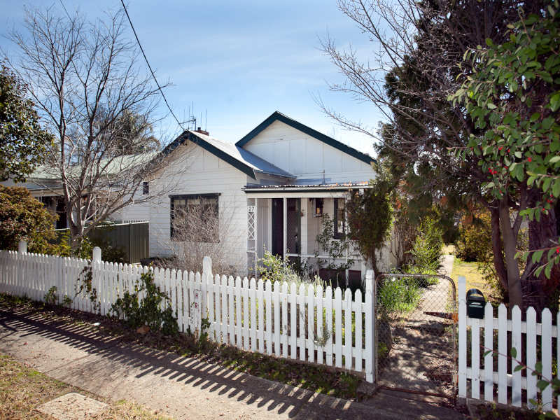27 West Avenue, Queanbeyan, NSW 2620 Property Details