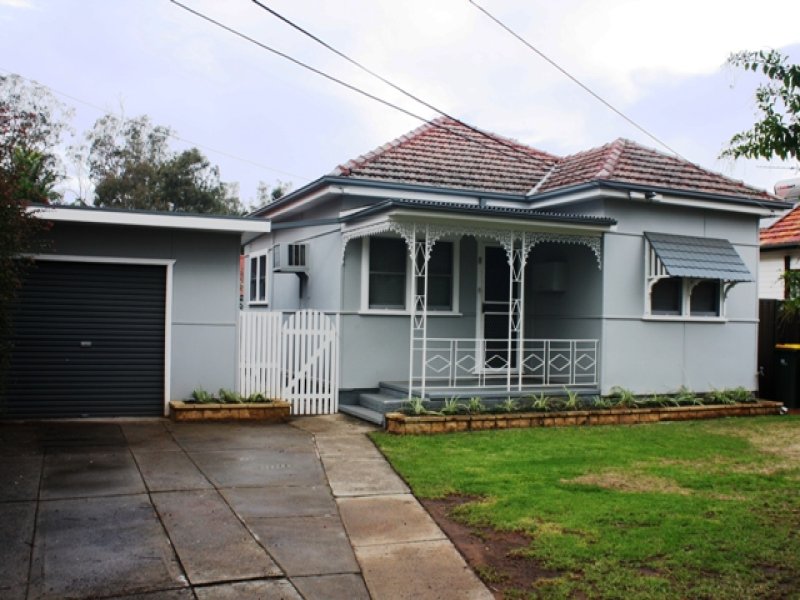 8 Bradshaw Ave, Moorebank, NSW 2170 Property Details