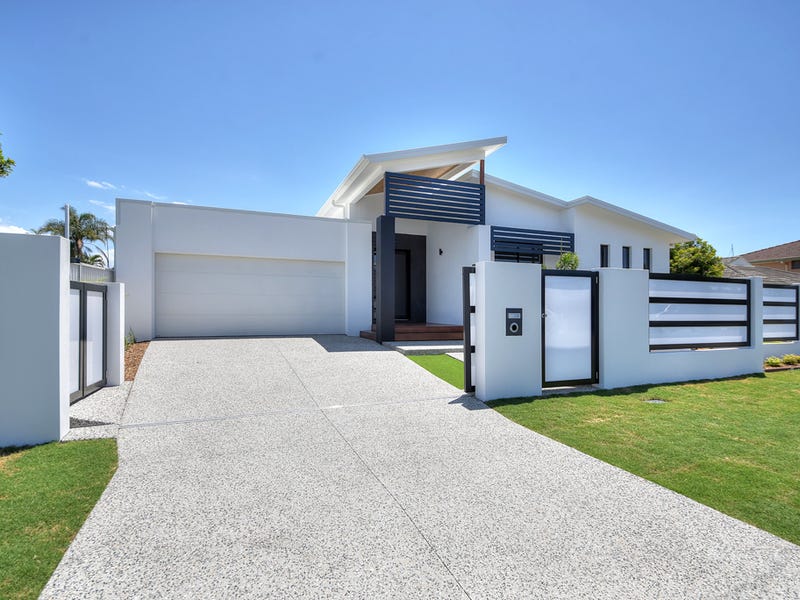 102 Stradbroke Street, Runaway Bay, QLD 4216