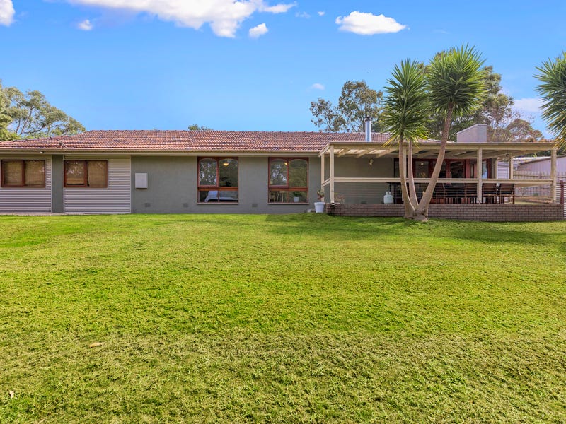 18 Scenic Drive, Launching Place, VIC 3139