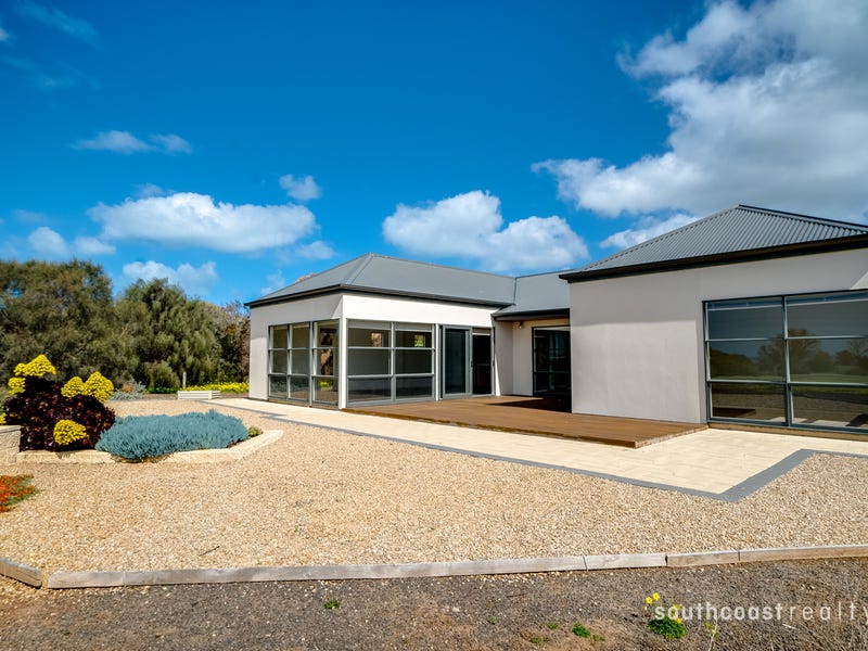 13 Stock Drive Port Elliot SA