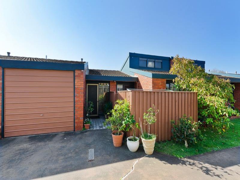 2/9 Hermitage Road, Newtown, Vic 3220 Property Details