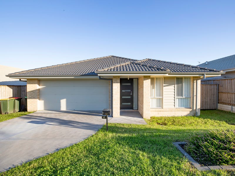 11 Plover Circuit, Aberglasslyn, NSW 2320