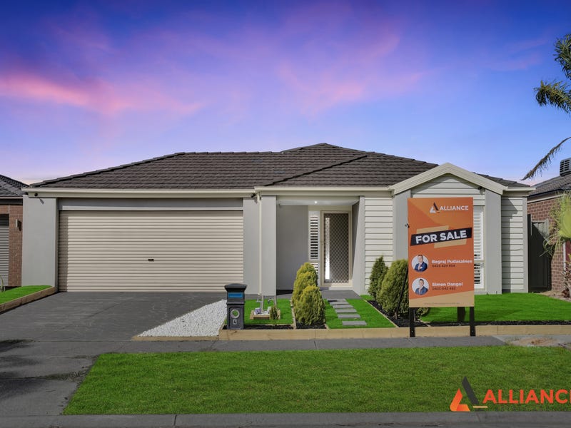 4 Maddock Drive, Cranbourne East, Vic 3977 House for Sale