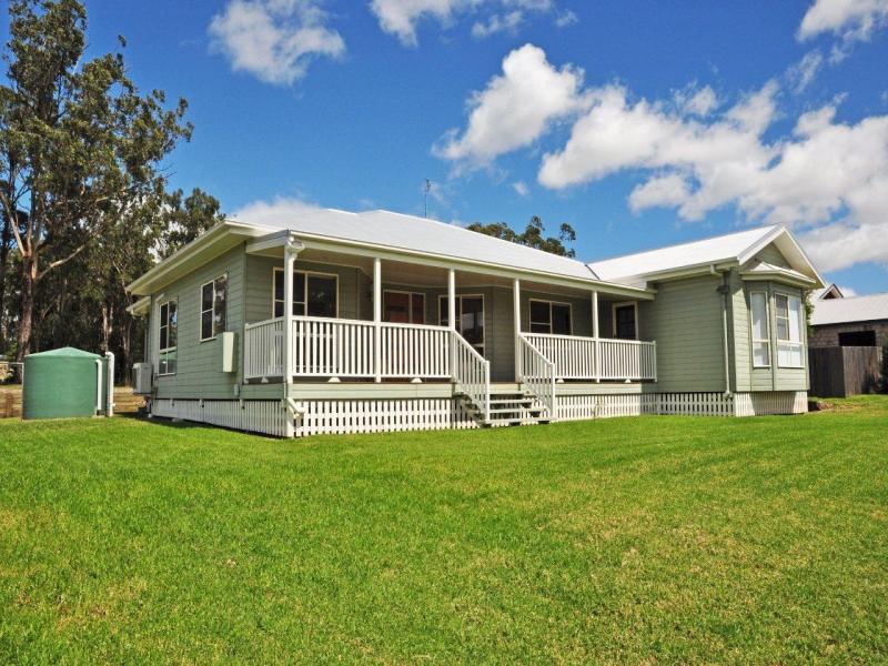 7 Holly Avenue, Highfields, Qld 4352 Property Details