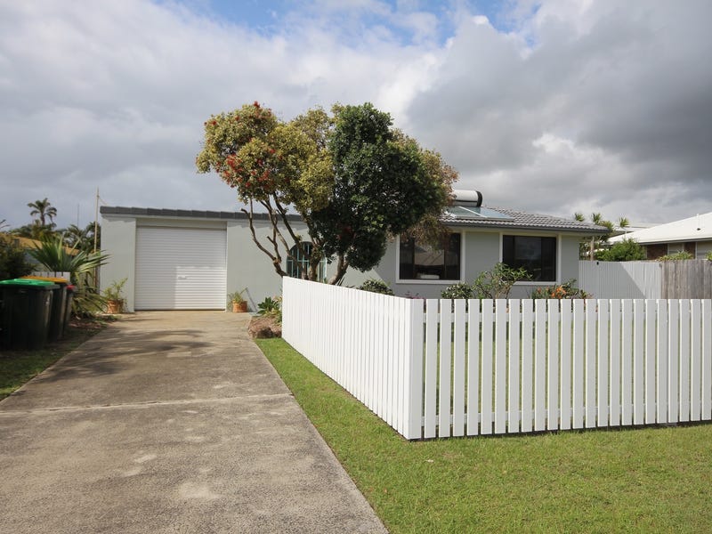 12 Victoria Avenue, Pottsville, NSW 2489