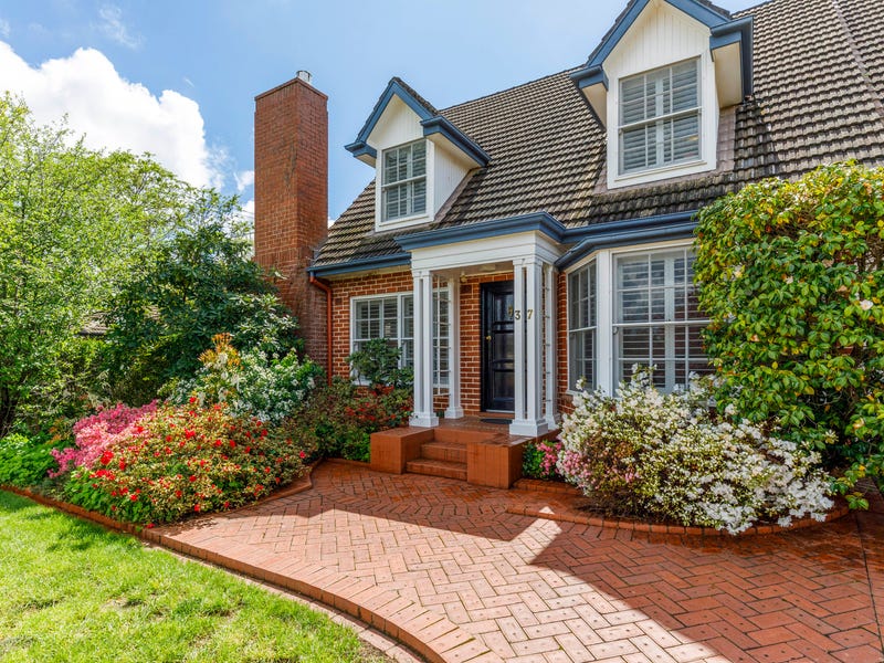 37 Fergusson Cres, Deakin, ACT 2600