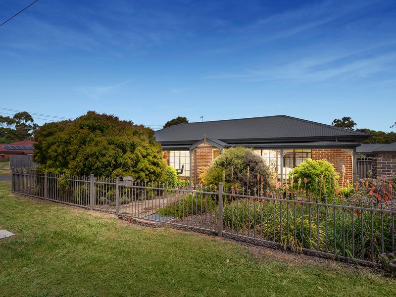11 Reynolds Grove, Romsey, VIC 3434