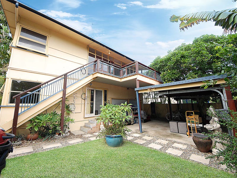 2/28 Santa Monica Road, Miami, QLD 4220