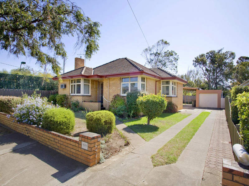 2 Cuthbert Avenue, Highton, VIC 3216