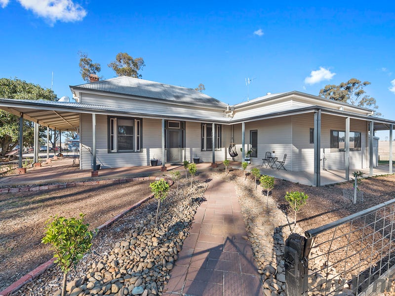 1299 Keenans Road, Boomahnoomoonah, VIC 3728