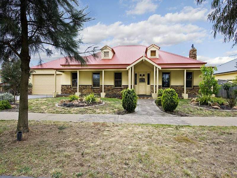 18 Woodstock Drive, Doreen, Vic 3754 Property Details
