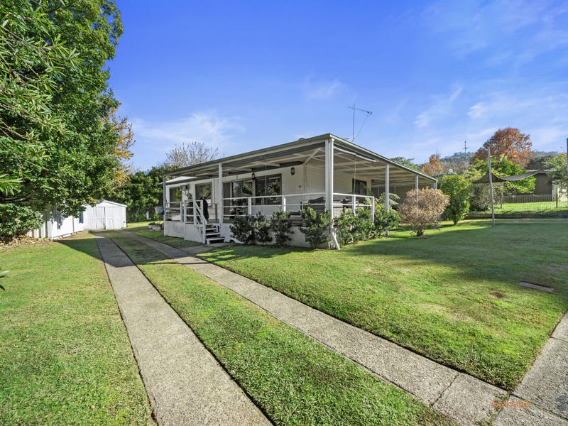 17 Douglas St, Khancoban, NSW 2642 House for Sale