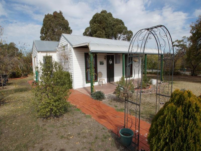 10 Smeaton Road, Clunes, Vic 3370 Property Details