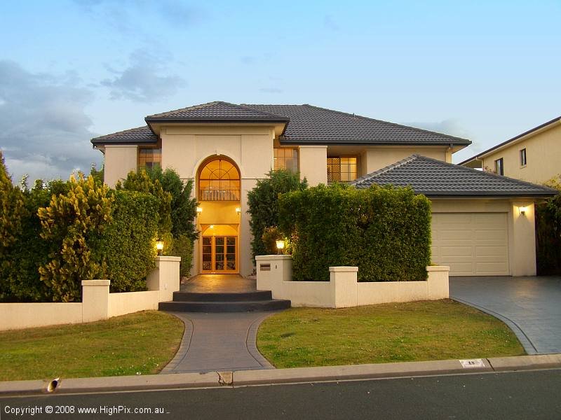 8 Lugano Close, Parkinson, QLD 4115 - realestate.com.au