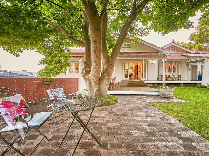 11 Birdwood Circus East, Bicton, WA 6157 Property Details