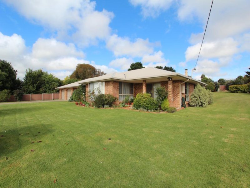 134 Duncan Street, Tenterfield, NSW 2372 Property Details