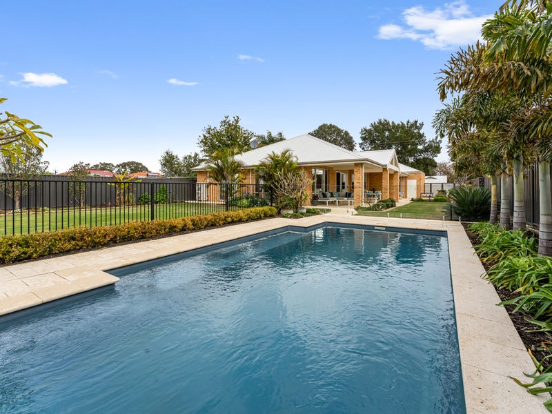 Houses for Sale in Bassendean, WA 6054