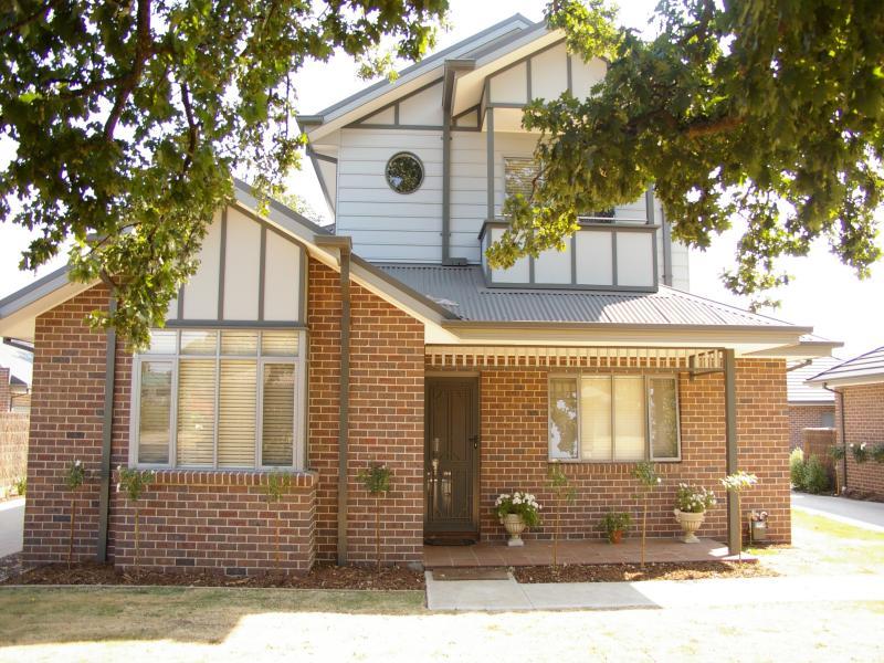 Unit 2/8A Howey St, Gisborne, Vic 3437 Property Details