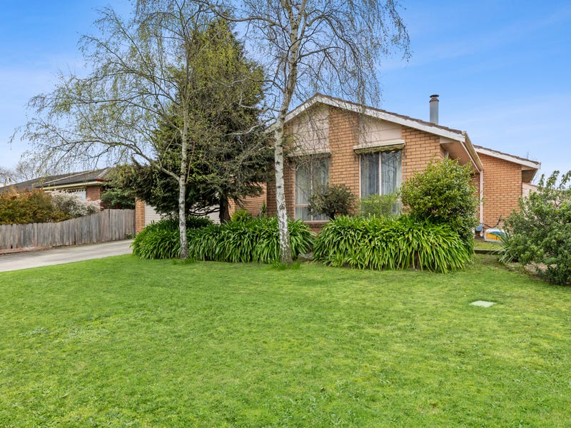 33 Towong Street, Alfredton, Vic 3350 House for Sale
