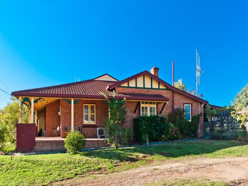 14 Belmore St, Canowindra, NSW 2804 Property Details