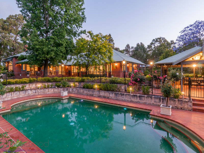 25 Carob Tree Place, Lesmurdie, WA 6076 Property Details