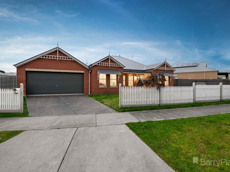 94 Cook Street, Drouin, Vic 3818 Property Details