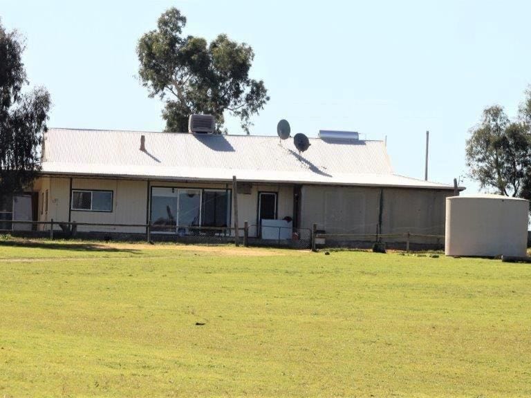 885 Gabbyquoiquoi Road, Goomalling, WA 6460 Property Details