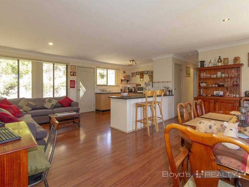 81 Bee Farm Road, Springwood, NSW 2777 Property Details