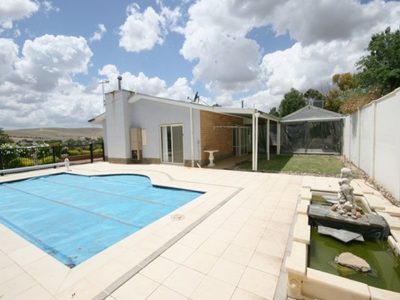 15 Mount Pleasant Road, Burra, SA 5417