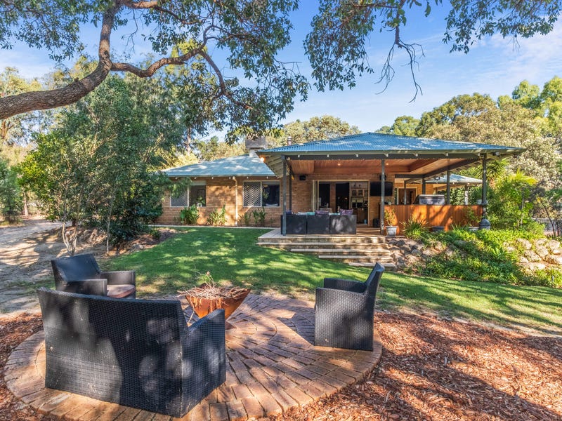 224 Holmes Road, Forrestfield, WA 6058 Property Details