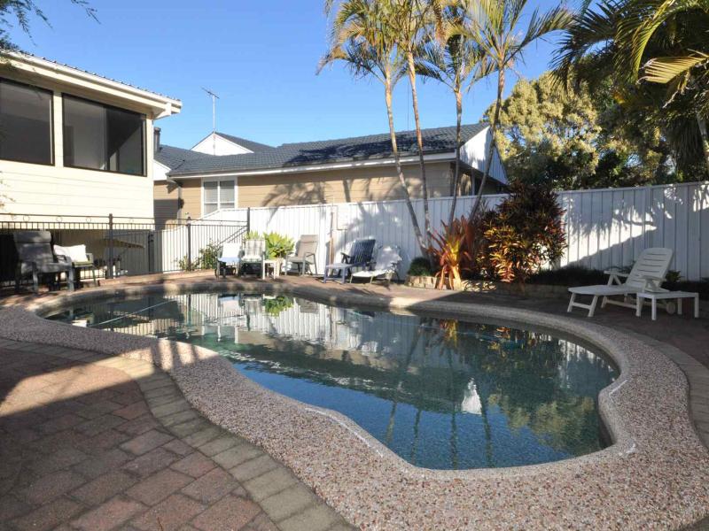 30 Macquarie Grove, Caves Beach, NSW 2281