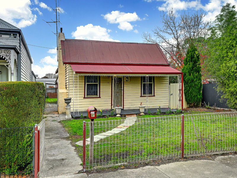 37 PINNIGER STREET, Broadford, Vic 3658 - Property Details