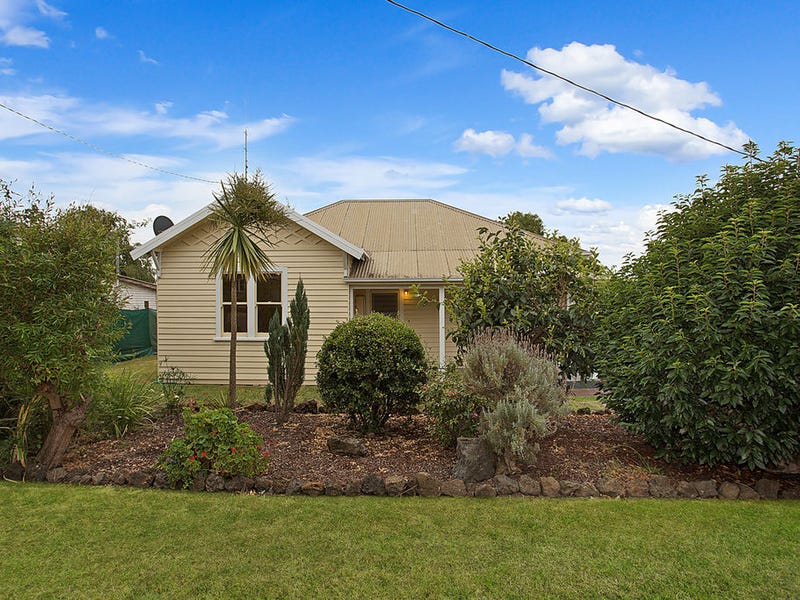 100 Baynes Street, Terang, Vic 3264 Property Details