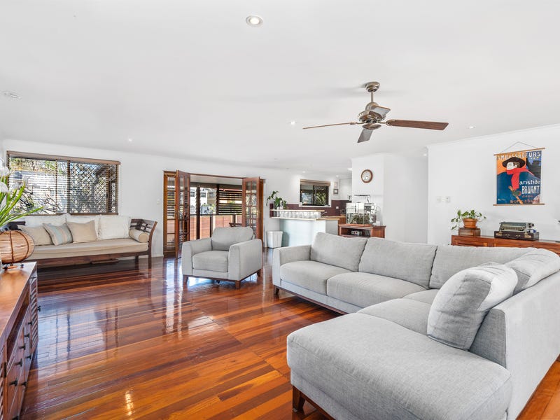 3 Seaview Parade, Elanora, Qld 4221 Property Details