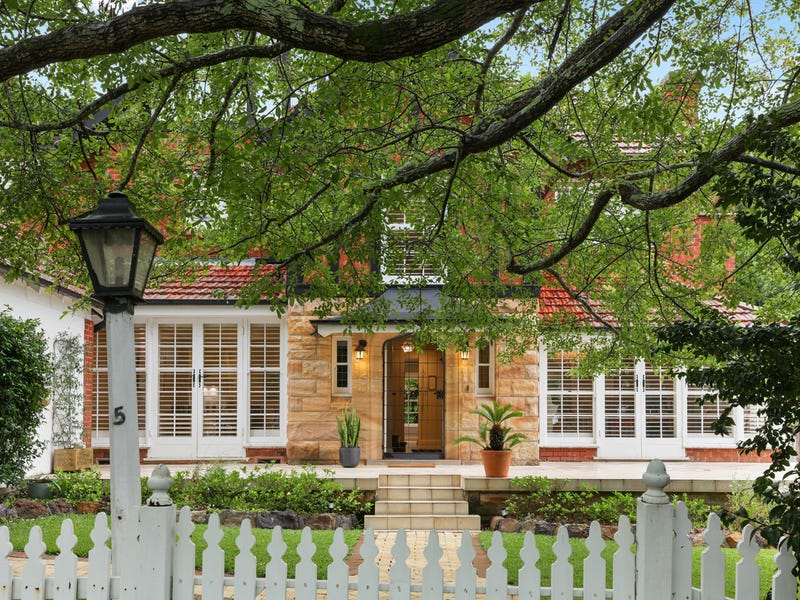 5 Lynn Ridge Avenue, Gordon, NSW