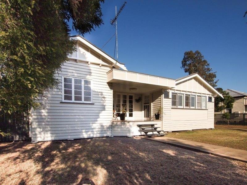 16 Horace Street, Dalby, QLD 4405