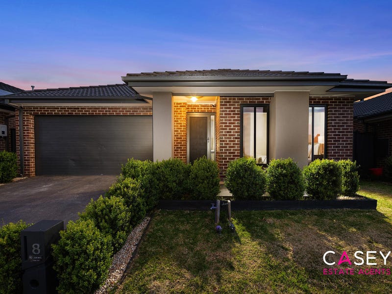 8 Fenix Way, Clyde North, Vic 3978 - Realestate.com.au