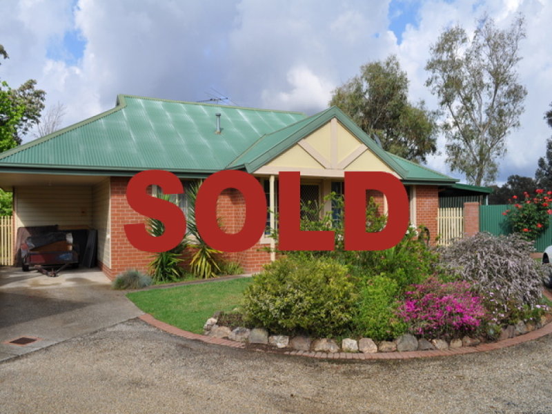 2/561 b Street, Lavington, NSW 2641 Property Details