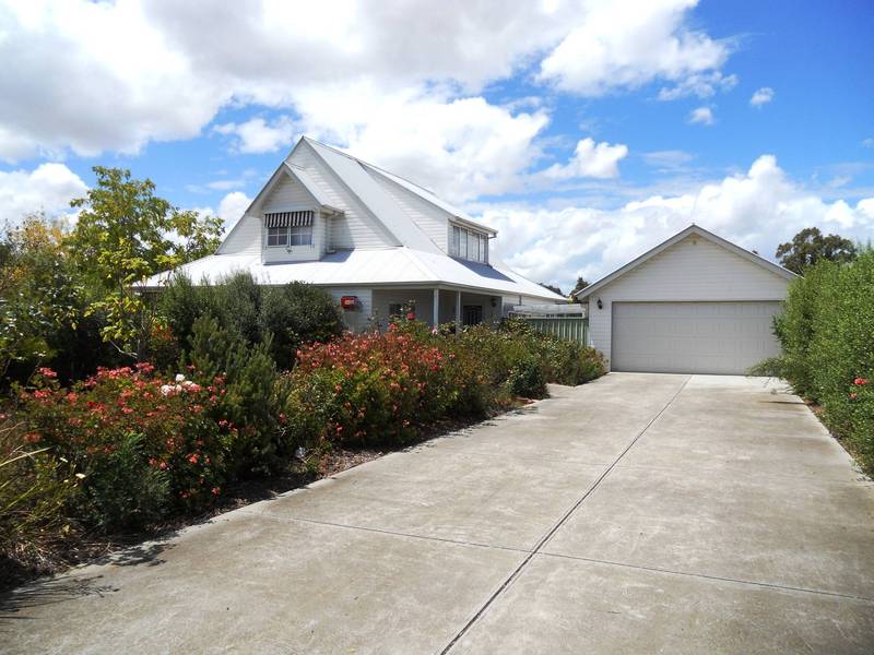 13 Riverbend Cres, Werribee, VIC 3030