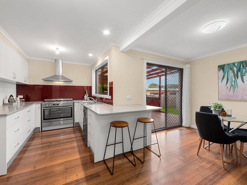 17 Johnson Drive, Ferntree Gully, VIC 3156