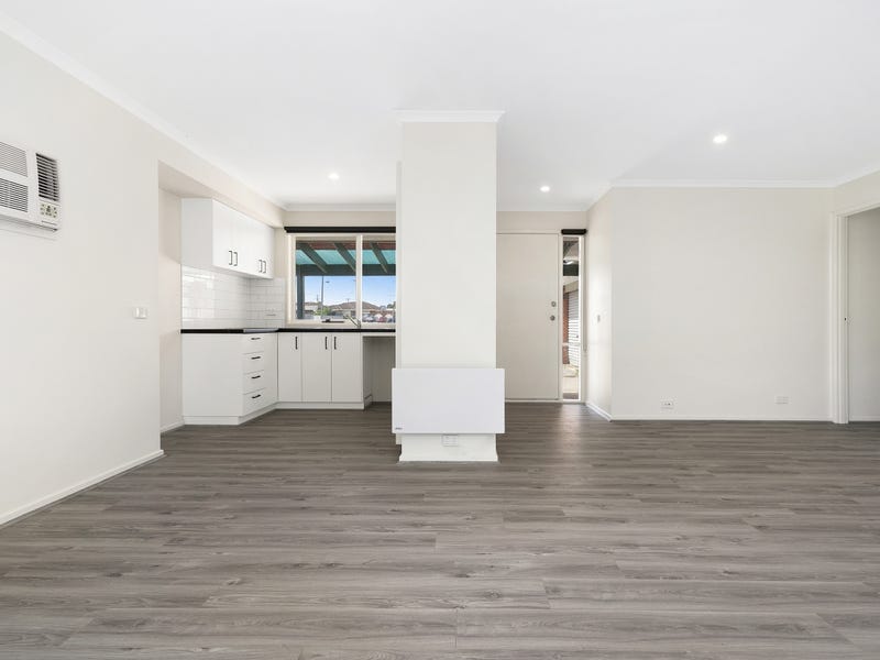 2/2 Nanworen Cres, Bell Park, VIC 3215