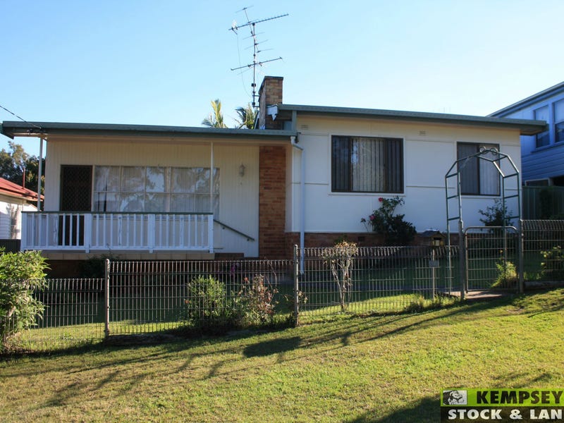 126 Tozer Street, West Kempsey, NSW 2440